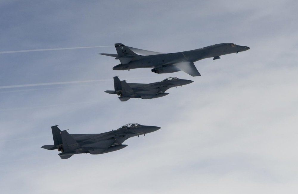 b-1b-2483739.jpg